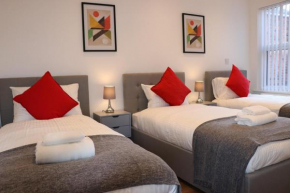 Modern Newgate Apartments - Convenient Location, Close to All Local Amenities